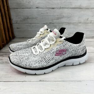 Skechers Women's Ultra Flex air cooled‎ Comfort Shoe Black/White Size 7.5 US